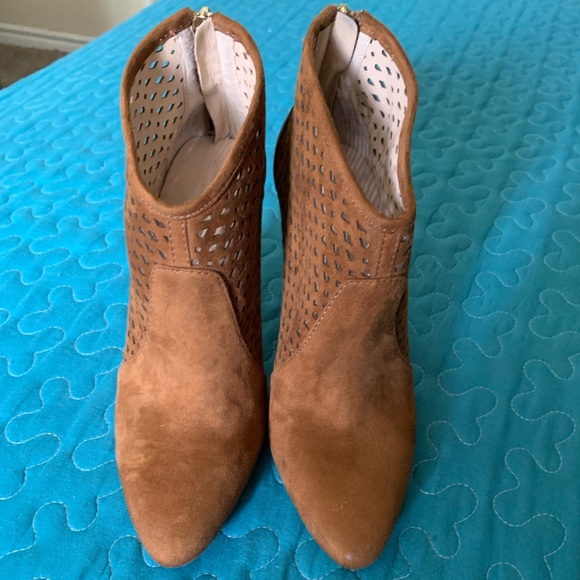 Zara Basic Collection -Heeled Booties - Picture 5 of 10